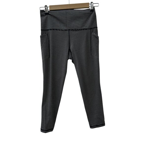 Athleta Salutation Stash Pocket Textured 7/8 Tight Capri Leggings Stripe Women S - Picture 1 of 12